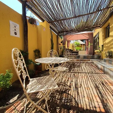 Lebo'S Soweto Backpackers Hostel Exterior photo