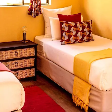 Lebo'S Soweto Backpackers Hostel Exterior photo
